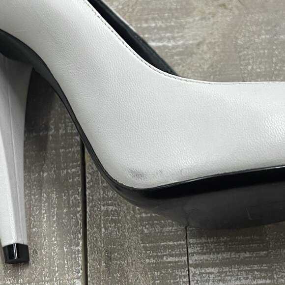 Saint Laurent Leather Pointed Pumps In White - Picture 9 of 16
